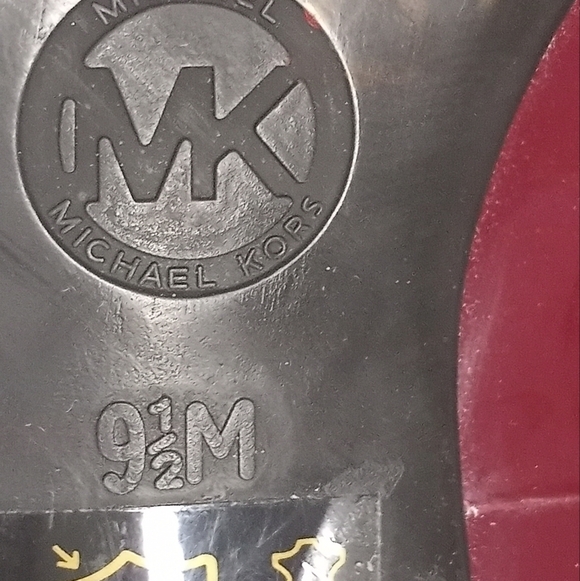 Micheal Kors Classic Burgundy Red Patent Leather Casual Pump NWOB 9.5 - Picture 9 of 9